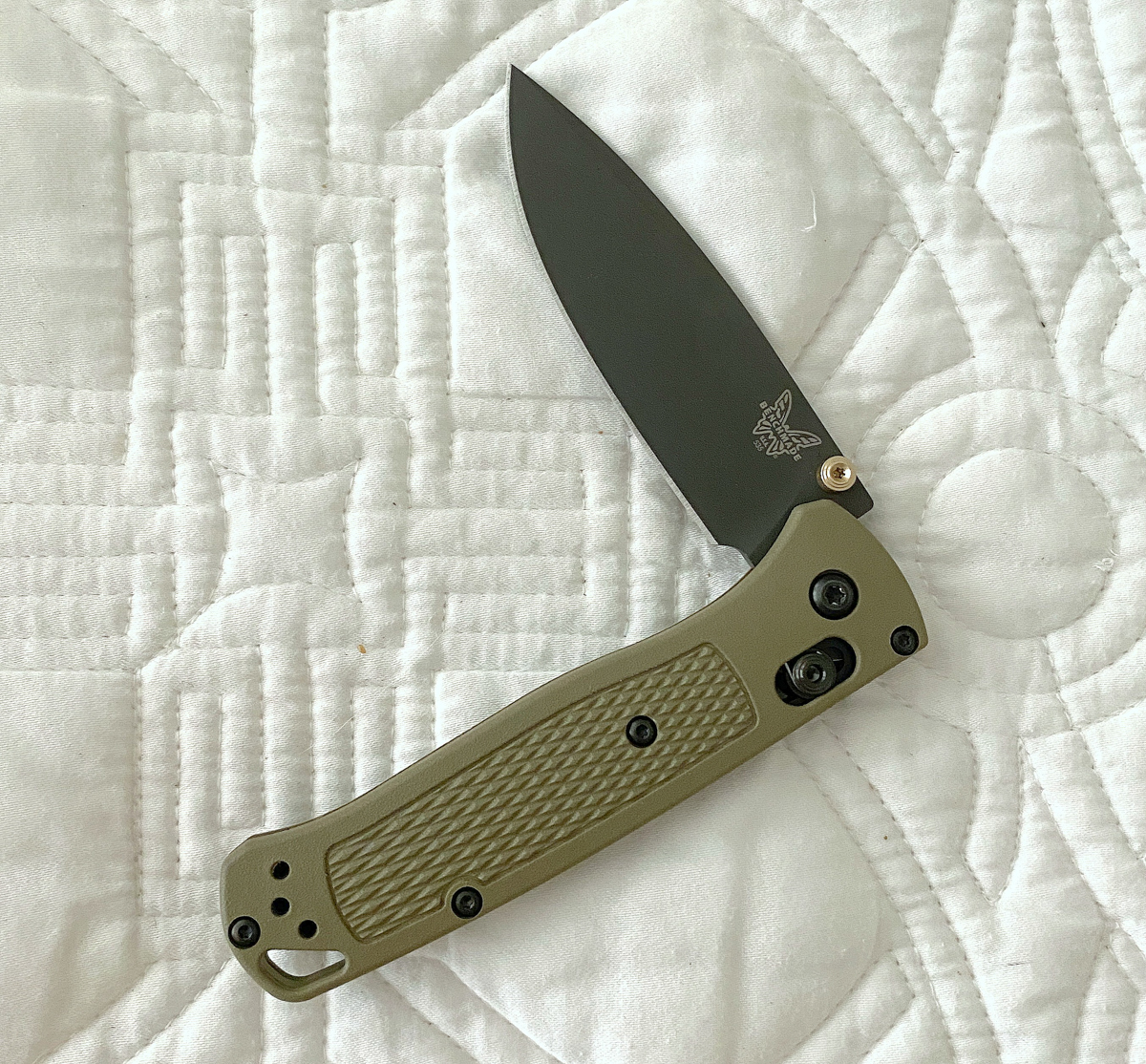 https://redclaysoul.com/wp-content/uploads/2021/06/Benchmade-Bugout-Red-Clay-Soul-4.jpg